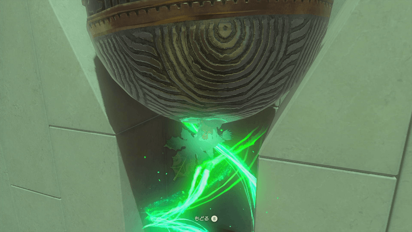 V字型のくぼみに鉄球をはめこんで、下からトーレルーフで登る