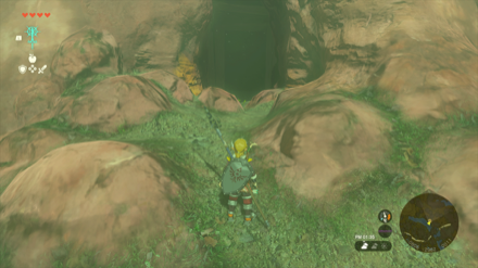 フロリア川上流の遺跡窟の入り口画像