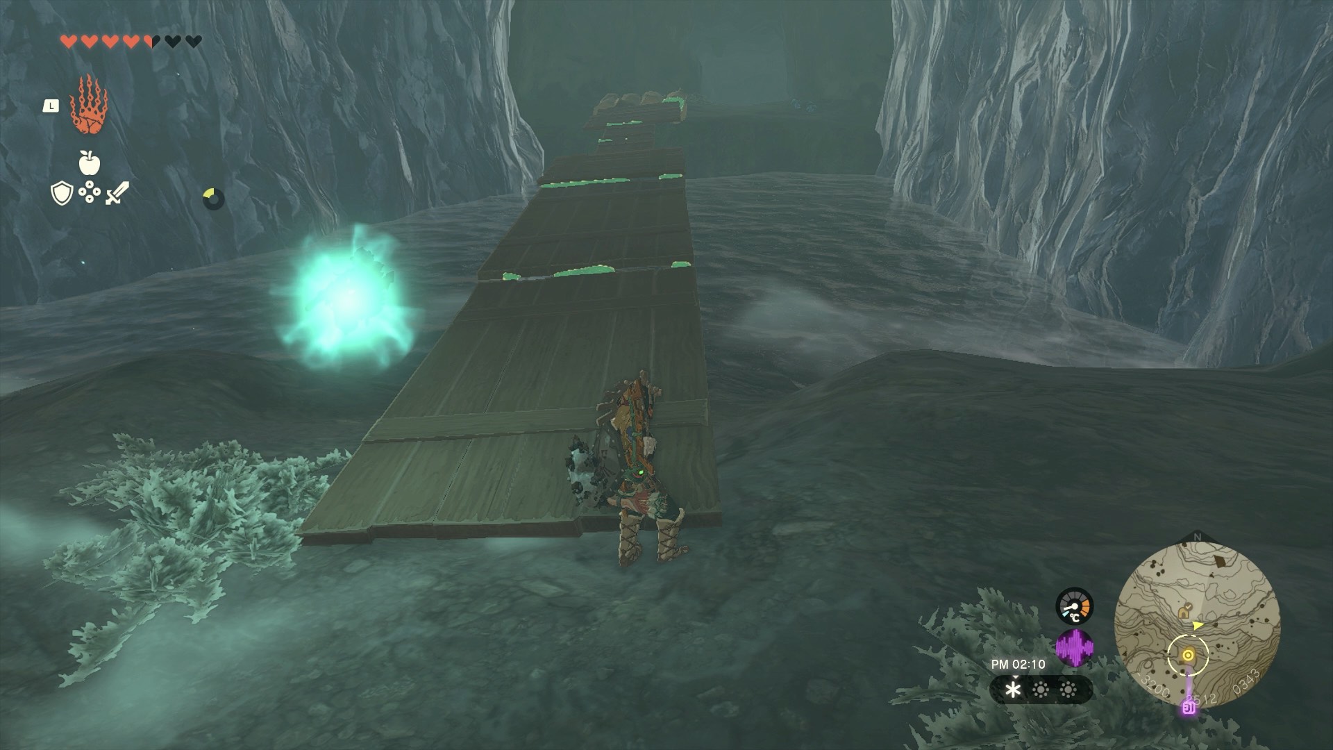 木の板を繋げて橋を作る