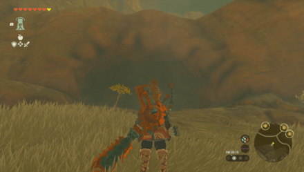 めがね岩 麓の洞窟の入り口画像