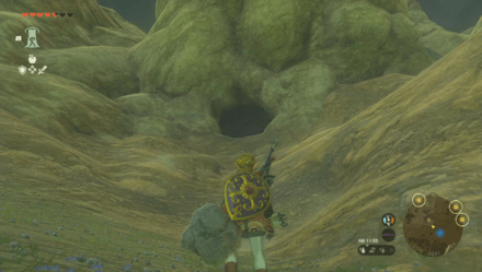 サトリ山麓の洞窟の入り口画像