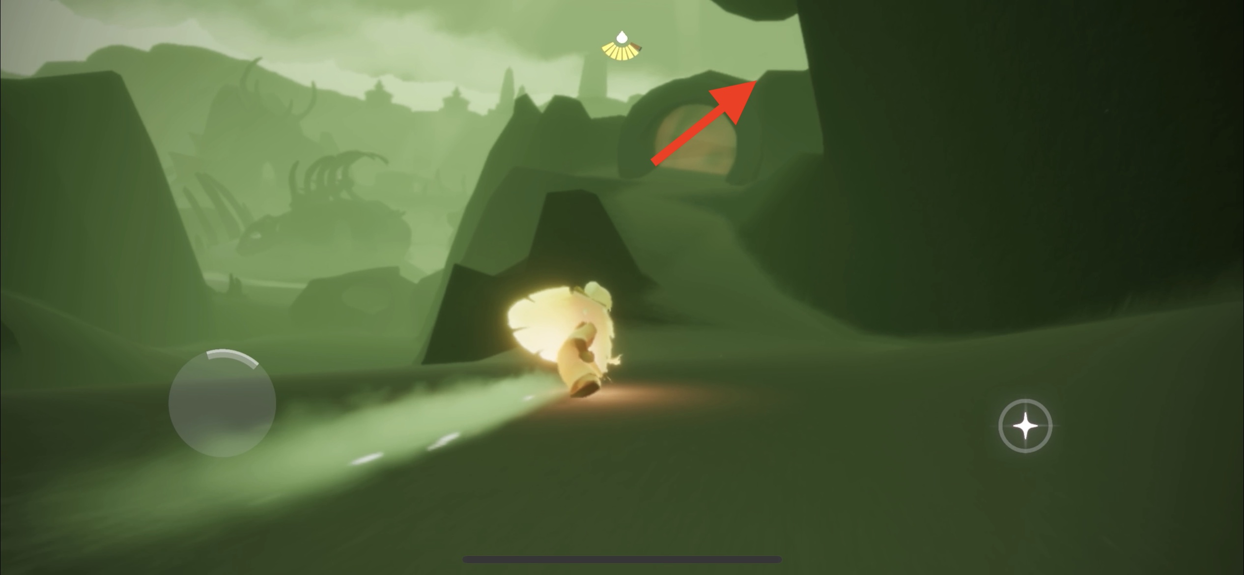 右側のトンネルの上