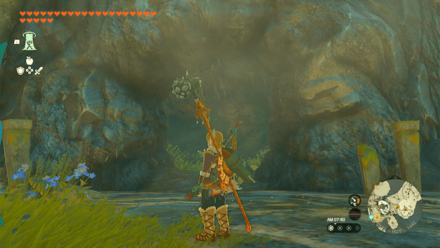 竪穴の洞窟の入り口画像