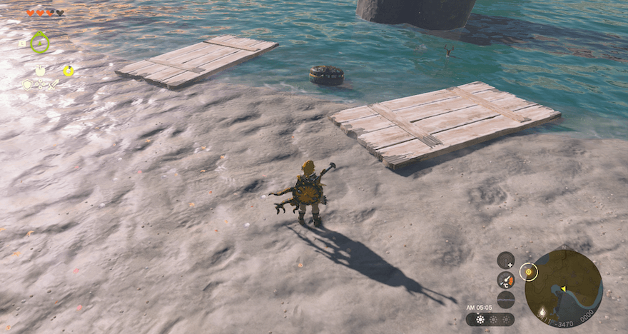 海岸に建築素材が落ちている