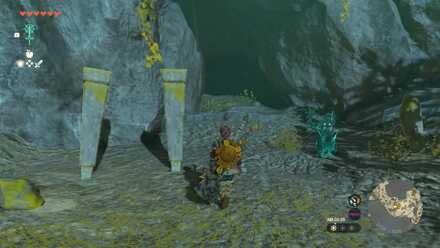 池辺の洞窟の入り口画像