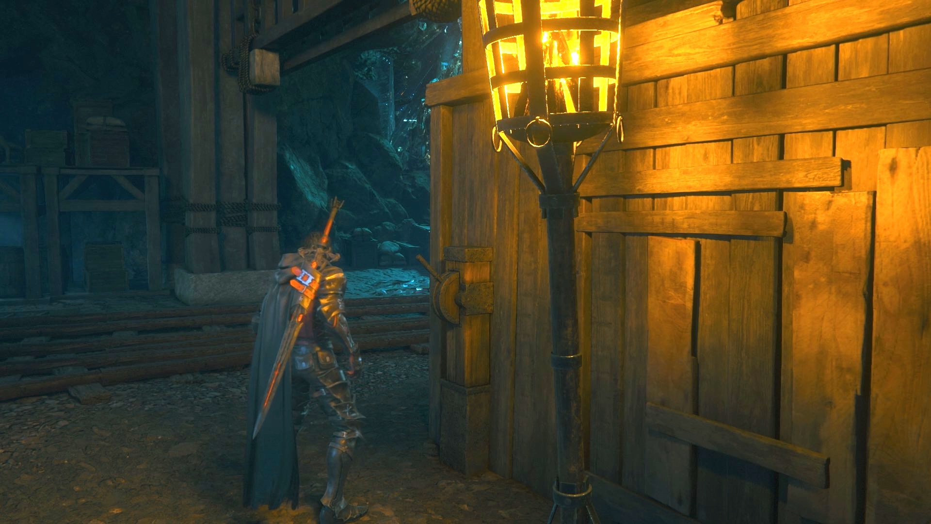 門の横のレバー