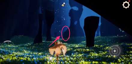 中央にある大きい岩の裏を目指す