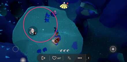 しばらくすると小さな入口があるので入る