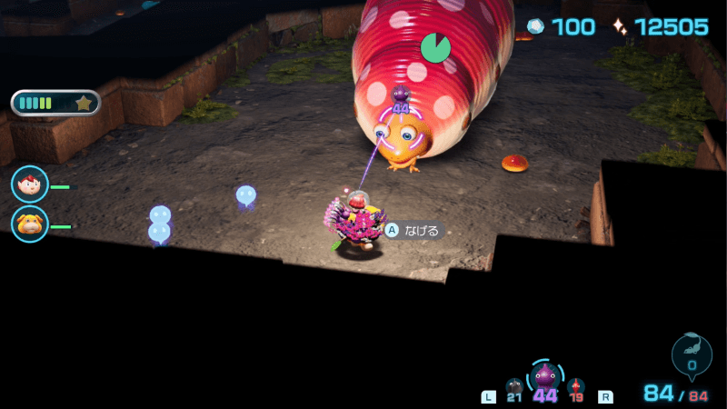 転がりで潰されないように顔の前で戦う