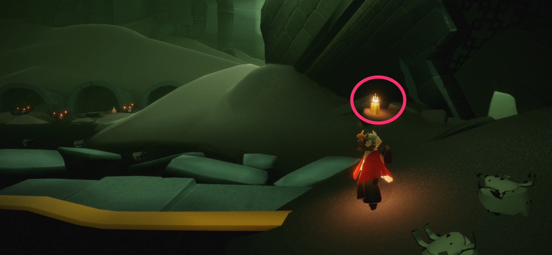 倒壊した祠の手前辺り