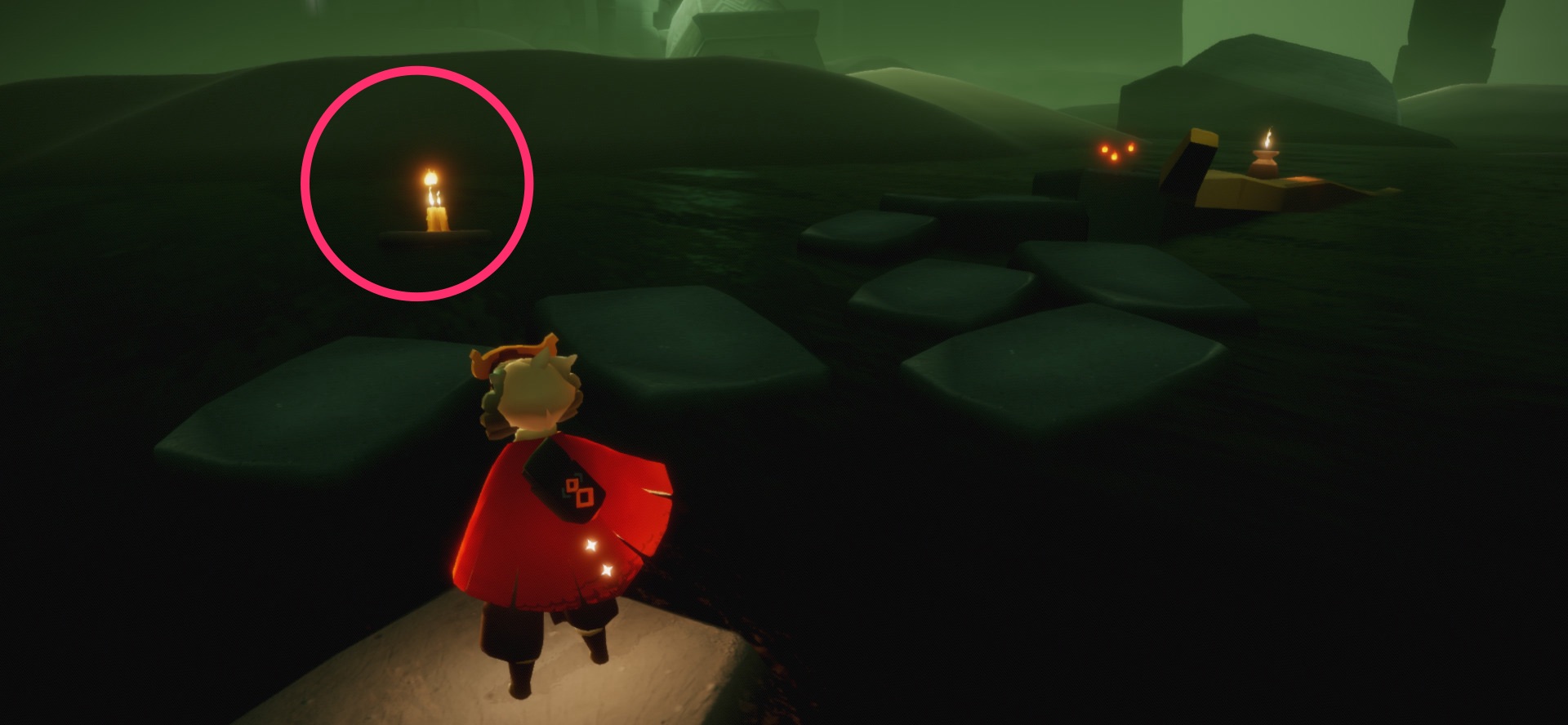 最初のエリアに入り右手へ進むとある石のある辺り