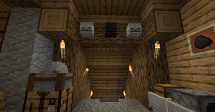 採掘場の入り口も華やかに