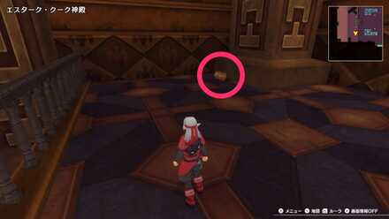 クーク神殿西の階段を登った左手のツボのちいさなメダルの場所