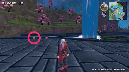 北東の噴水近くにあるツボのちいさなメダルの場所