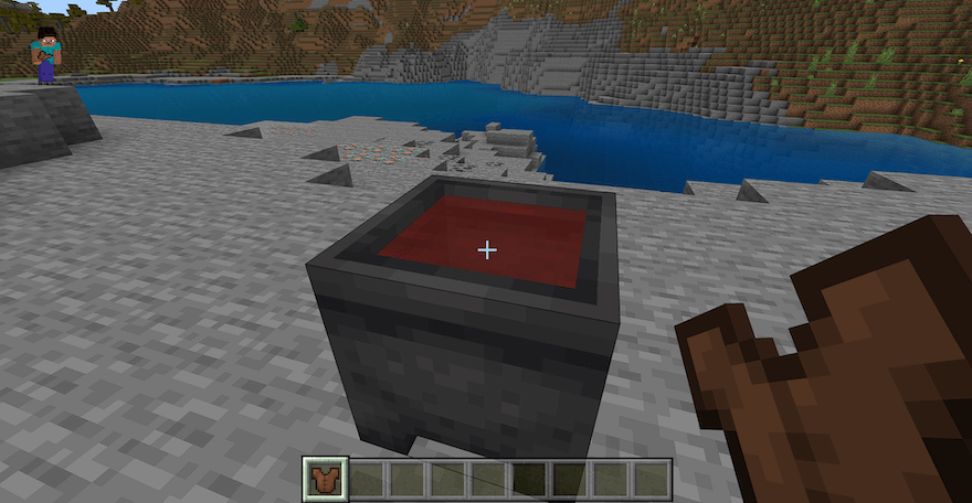 大釜で革の防具を染色