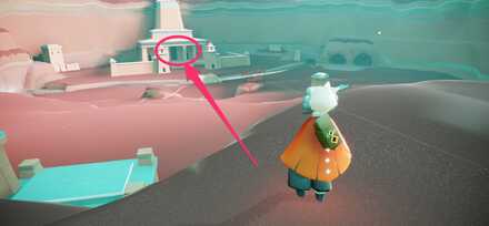 建物の入口へ向かう