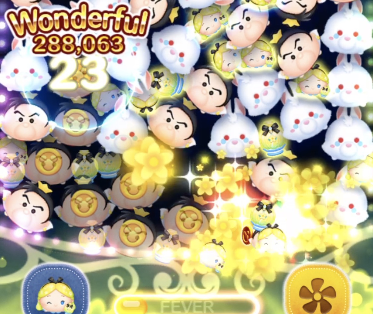 周りのツムを消すとアリスも消える