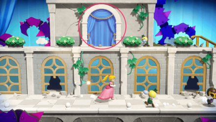 カーテンの奥に入る