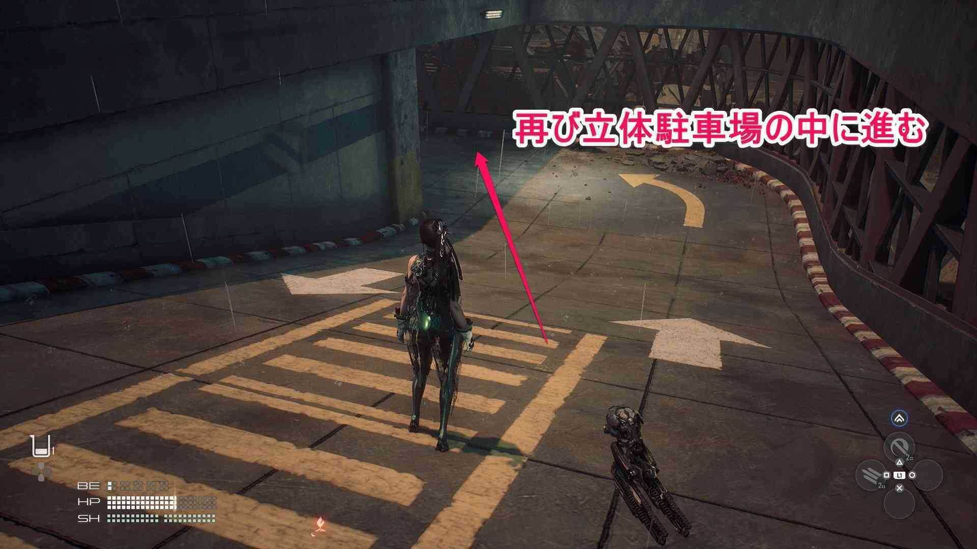 再び立体駐車場の中に進む画像