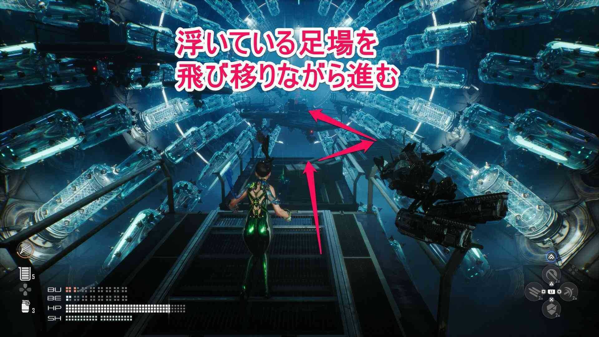 浮いている足場を進んでいく場所の画像